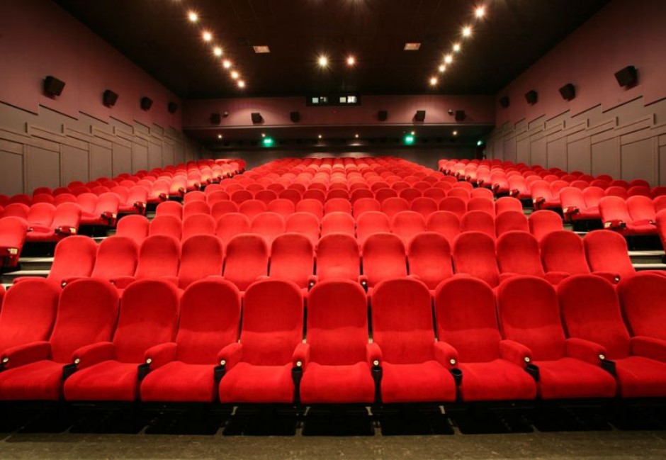 為什麼電影院椅子都紅色的？5個員工才知道的「邏輯力爆發」秘辛