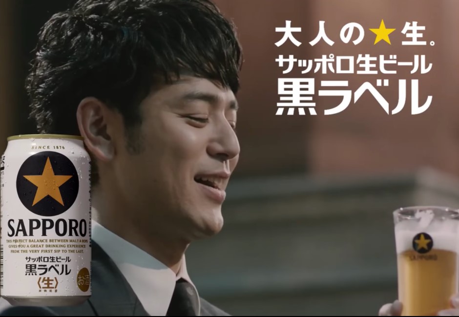 日本法律禁止演員喝酒發出「咕嚕」聲！原因是怕「酒精成癮」