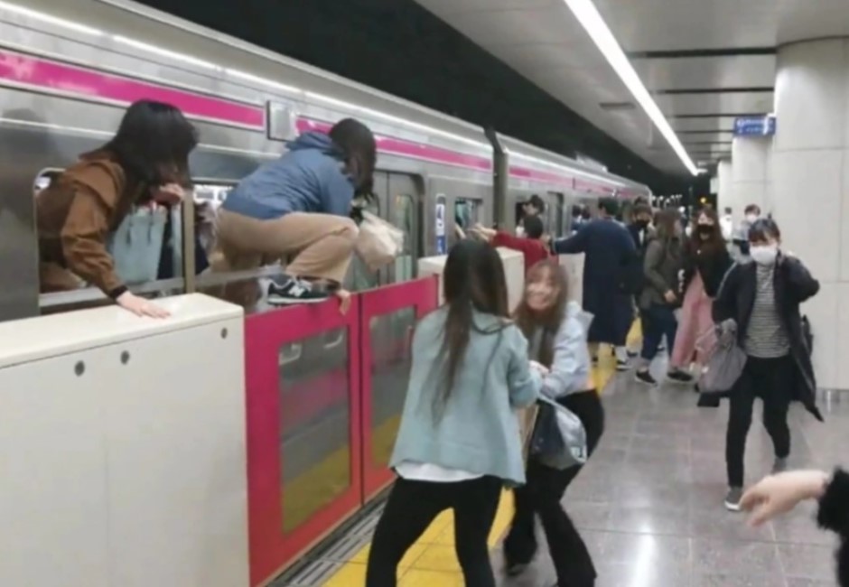 電車宅成「日本小丑隨機殺人案」英雄　車廂全黑一動作救眾人