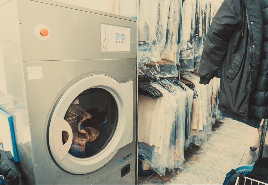 洗衣服你愛用什麼清潔？　網友分「洗衣球」、「洗衣精」兩派