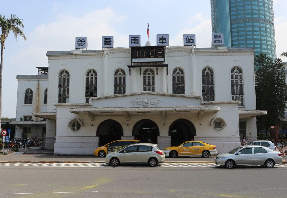 文資局3度會勘救不回？國定古蹟台南火車站進行修復卻被「修壞了」