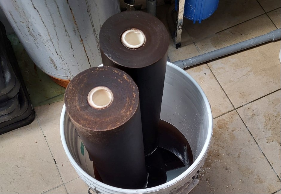 淨水器濾芯用一個月變巧克力棒　網驚「難不成接到油管」