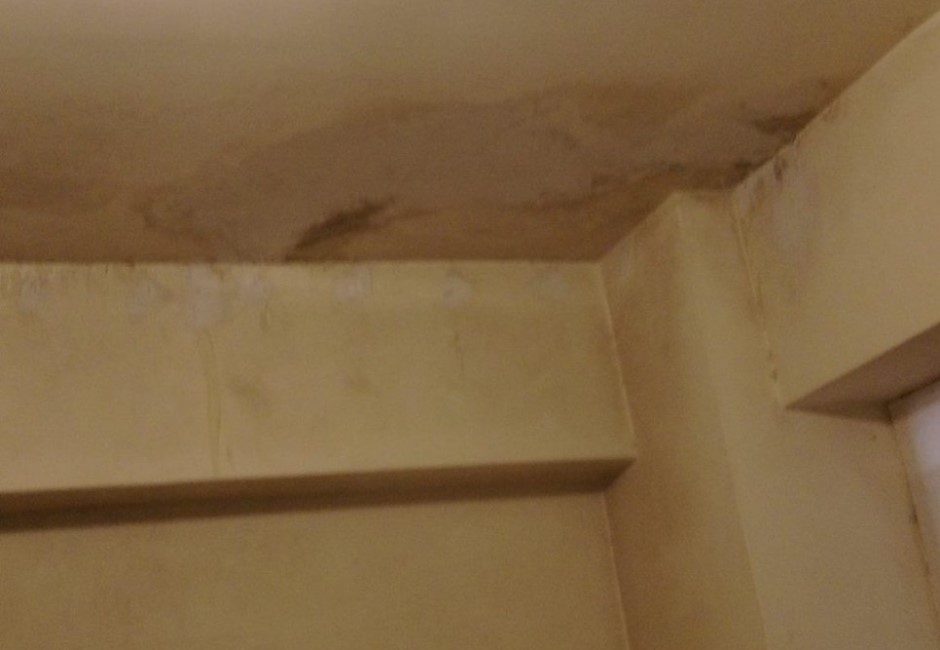 天花板漏水怎麼跟樓上協調？　誰要修？誰出錢？
