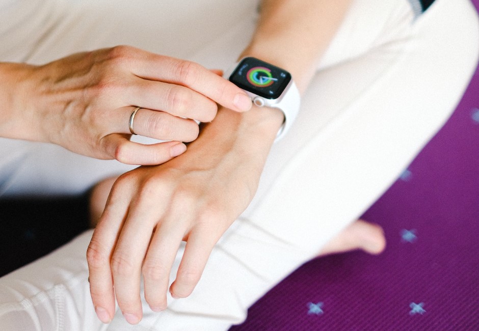 Apple Watch 救人實例再添一筆！這項「功能」瘋狂嗶嗶警告救了媽媽一命