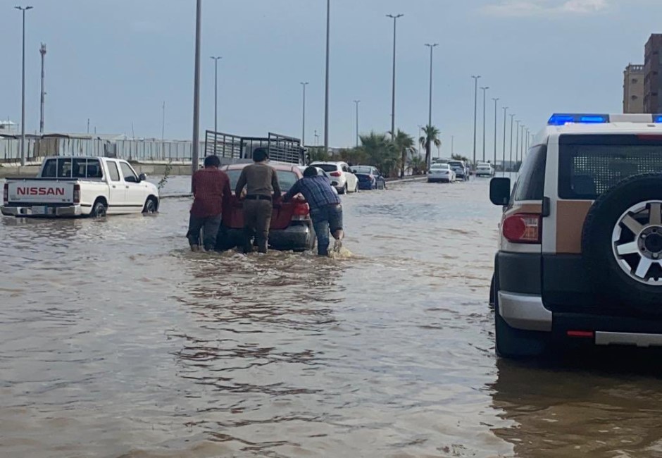 祈雨太威猛？沙烏地阿拉伯旱災變洪災　降雨量破紀錄釀兩死 