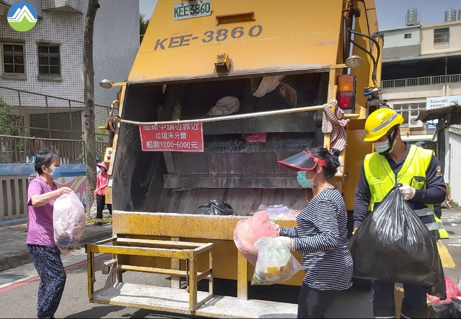 垃圾車成臺灣之光！回收率高達這數字　外媒讚：世界最高國家之一