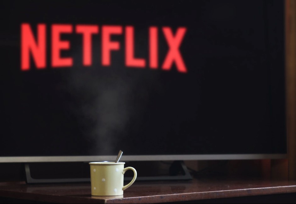 Netflix不忍了！執行「抓寄生蟲大法」　網諷：強迫每月回家探親？