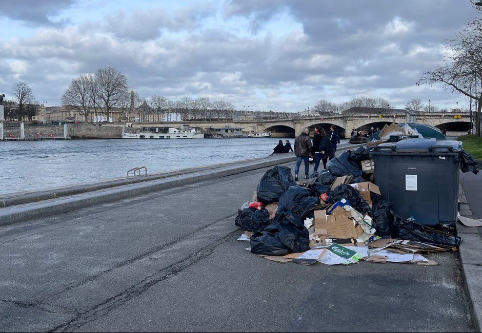 整個巴黎都是死魚味！法國罷工持續延燒  街道堆逾5000噸垃圾