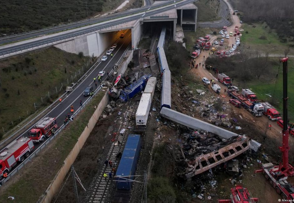 希臘2列車高速對撞57死！疑因未安裝「自動防對撞系統」釀禍　專家：要是有裝就沒事