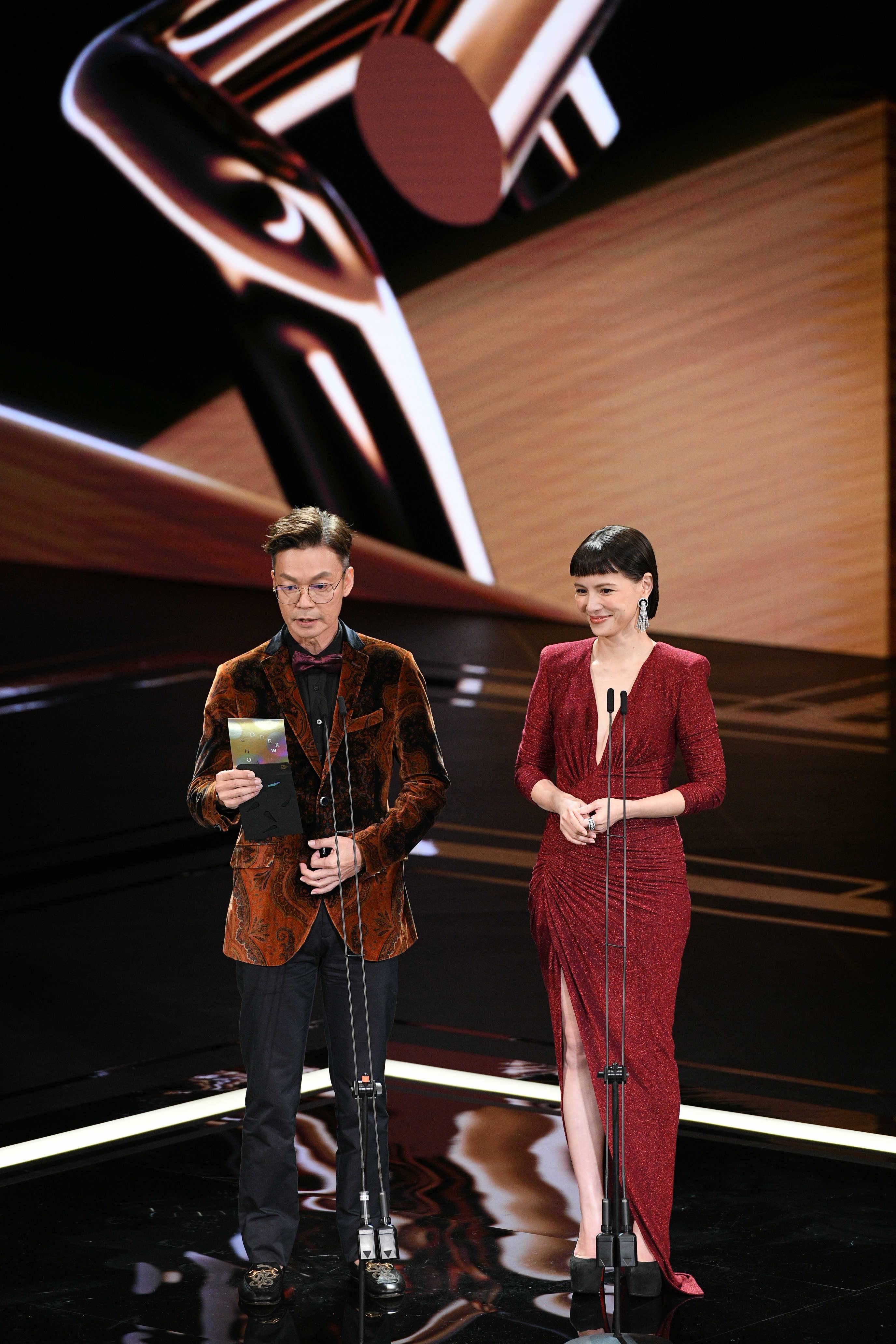 第58屆金馬獎於27日落幕，頒發最佳男主角獎的李國煌主持功力大受網友一面倒好評，更被拱為「下屆金馬主持人」。