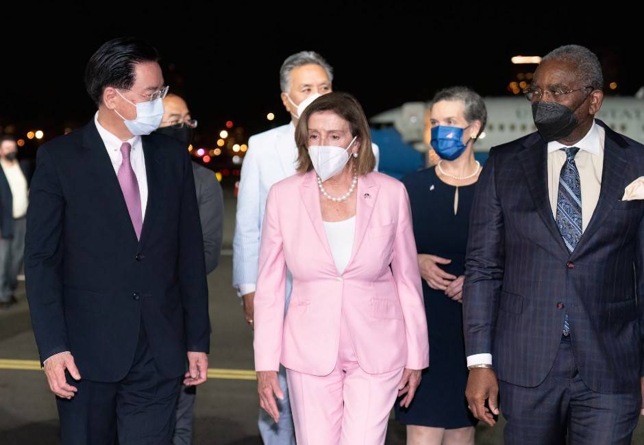 美國聯邦眾議院議長裴洛西（Nancy Pelosi）近日展開亞洲行，於昨（2）日晚間抵台，並選擇下榻台北信義區的君悅酒店