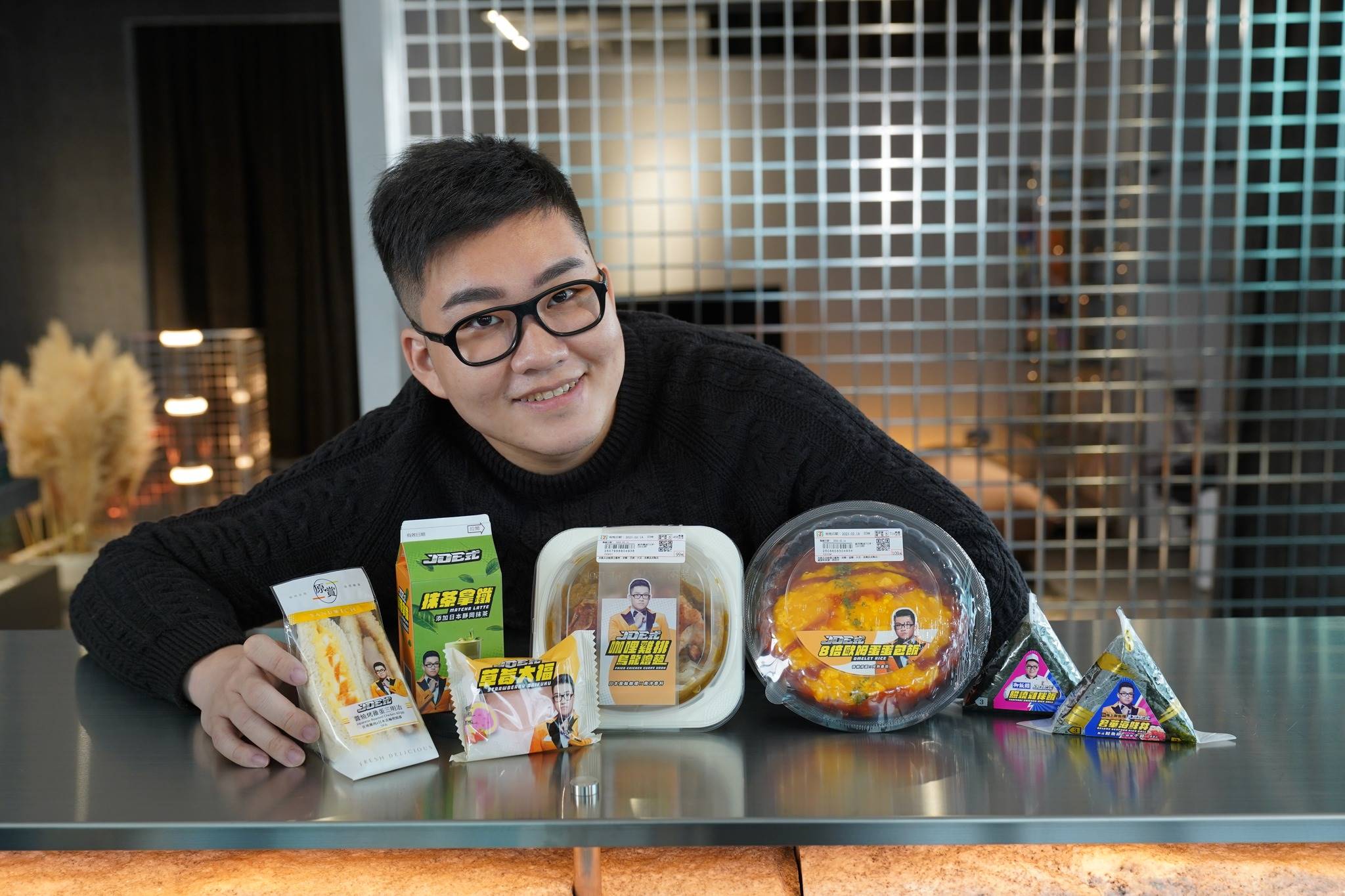 YouTuber Joeman與7-11聯名推出7款日系美食商品。