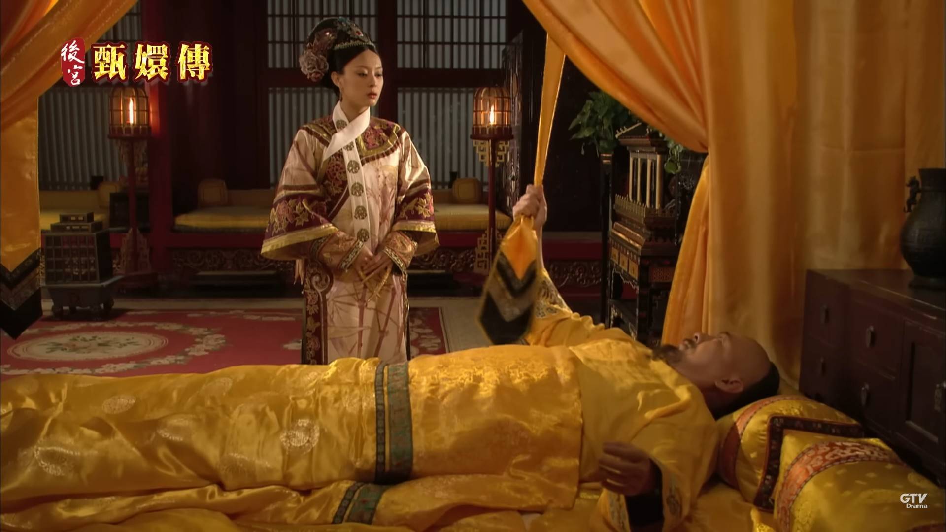 在經典劇情「皇上駕崩」中，皇帝拉扯的「黃帶子」引發討論