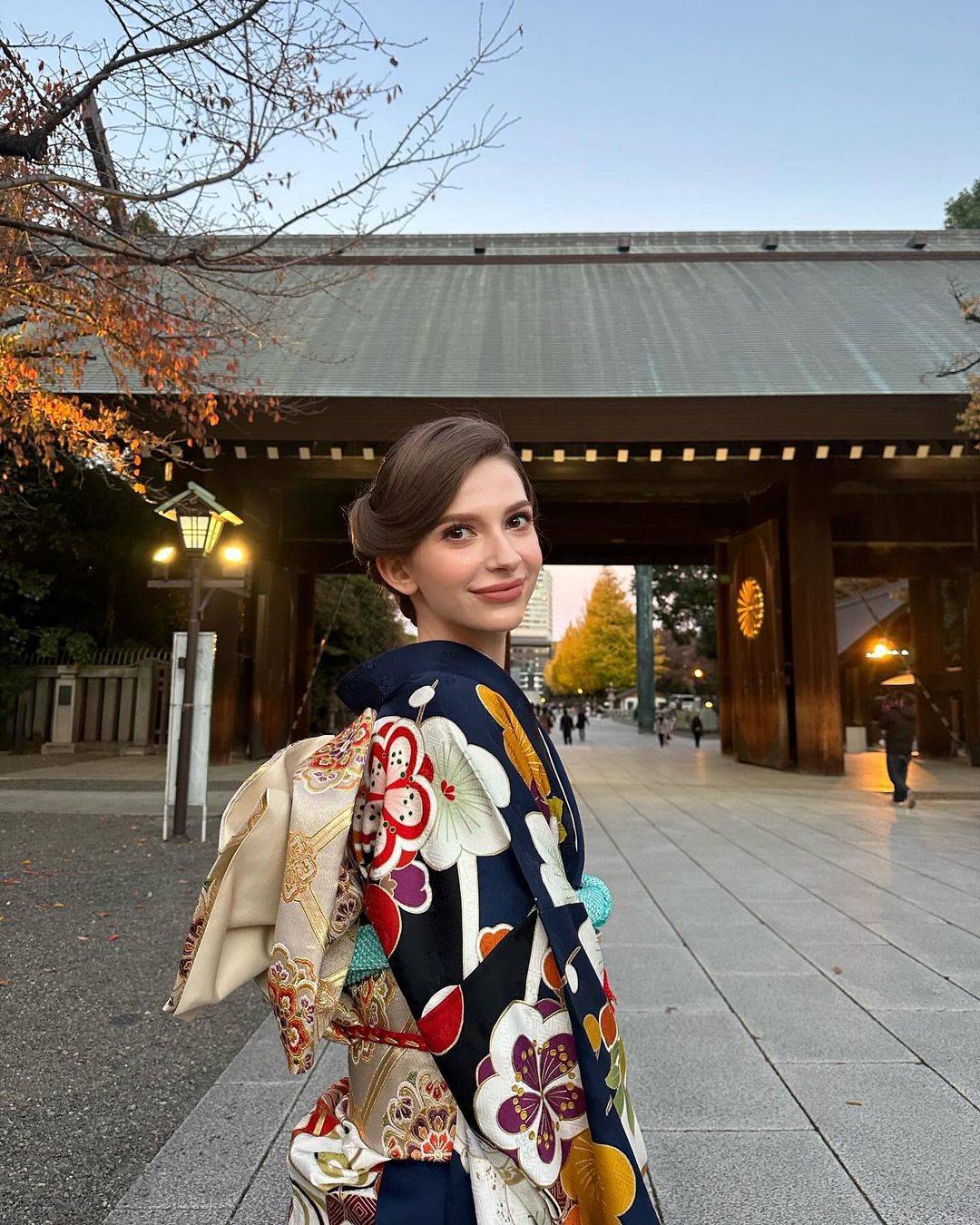 烏克蘭裔日本籍日本小姐椎野卡琳娜被爆出介入醫師家庭，不過本人隨即否認自己是第三者。