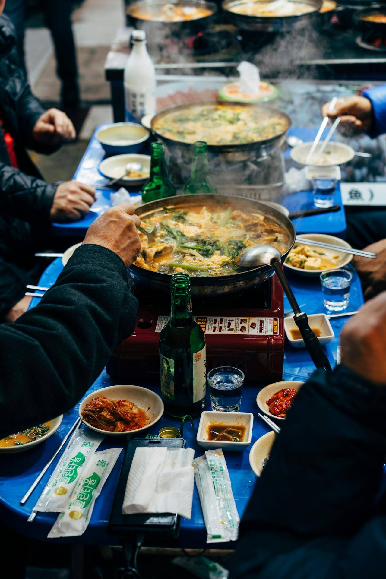 韓國餐廳用餐潛規則 5. 倒酒禮儀