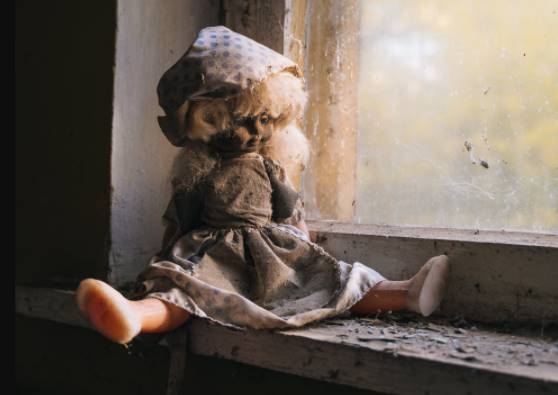 留著老舊的娃娃或人偶，可能會犯小人。