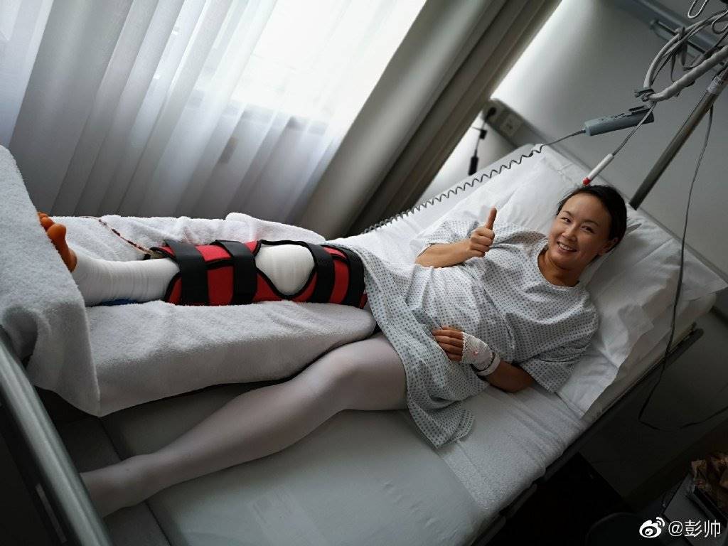 2019年彭帥曾在自己的微博分享治療膝蓋的照片。