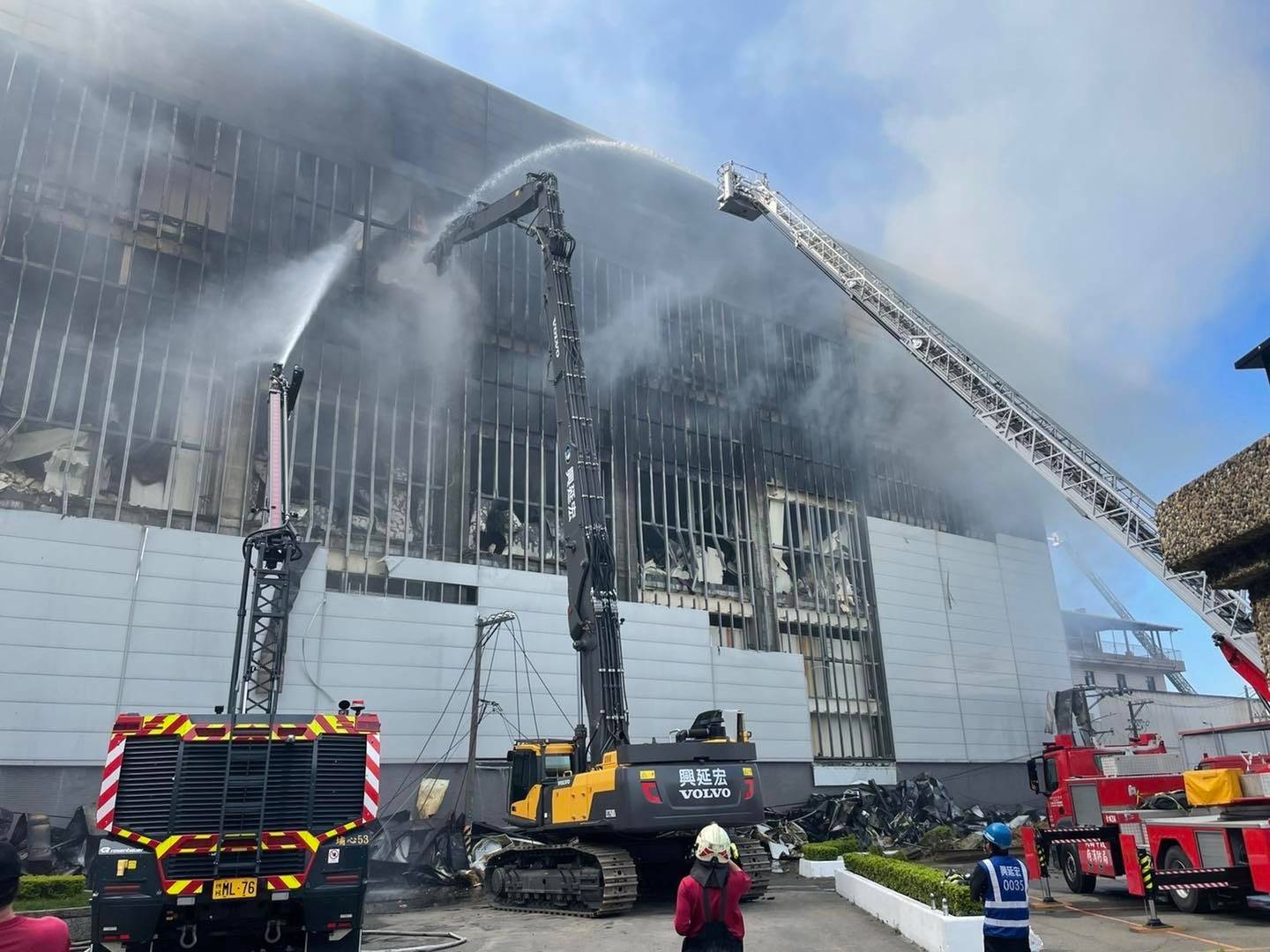 美福倉儲近期發生火災燃燒多日