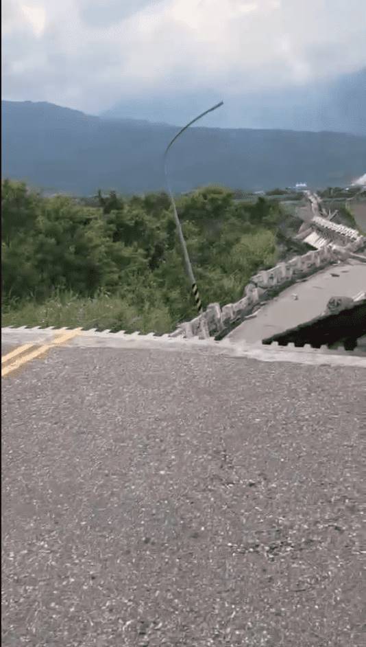 玉里高寮橋在9月18日因為地震斷裂