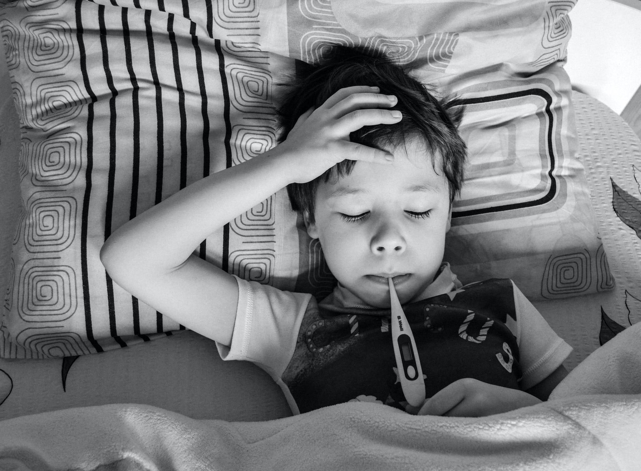 許多兒童感染RSV，出現發燒、咳嗽等症狀