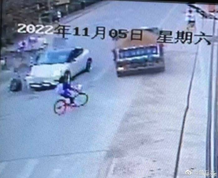 中國廣東省饒平縣地區日前發生一輛特斯拉暴衝事件，一輛特斯拉Modle Y在街道上失控，一路狂飆，沿路撞到多輛自行車和摩托車，造成2人死亡、3人受傷。特斯拉原廠表示，目前正與當地警方展開調查。