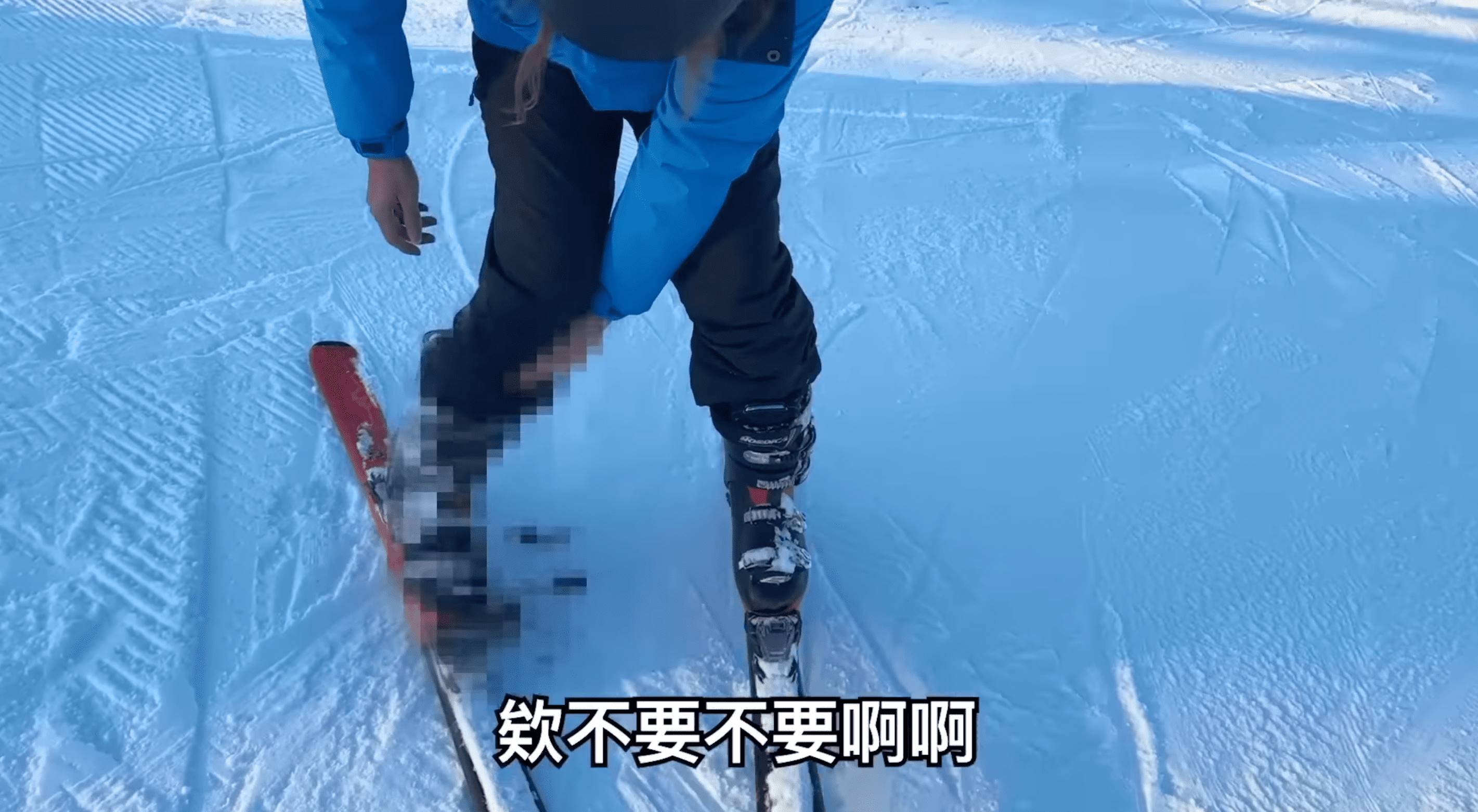 J-Bao賤葆在挪威滑雪時遭逢受傷意外。