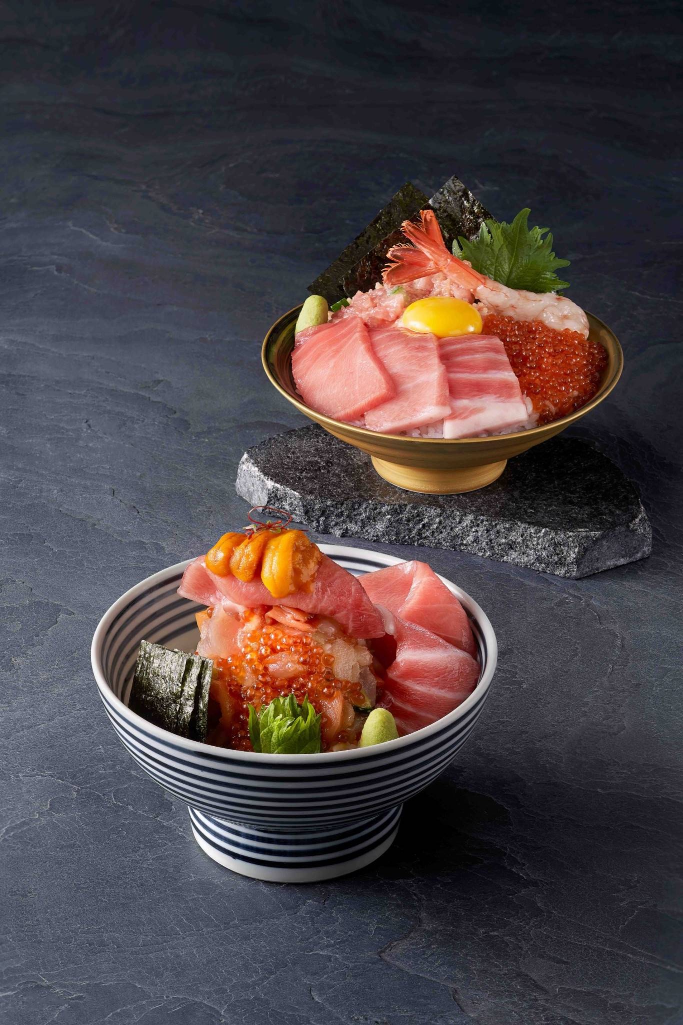 日本黑鮪堪稱是鮪魚中的夢幻逸品，又被稱為「海中黑金」在日本料理上占有不可取代的地位。４月到來黑鮪正當時，晶透如粉鑽般的迷人色澤，一抿即化於味蕾，讓一眾老饕們沈醉黑鮪的鮮美滋味。連續七屆榮獲日本海鮮丼金賞獎、日本權威食評網站食べログ（Tablog）評比排名東京TOP 1海鮮丼品牌－日本橋海鮮丼辻半（TSUJIHAN），將於4/13(四)以日本黑鮪為強棒主打，推出台灣獨家日本黑鮪珠寶盒及海鮮丼，而母親節也即將到來，想要寵愛摯親家人的老饕們，不妨來日本橋海鮮丼辻半享受一場絢爛輝煌的日本黑鮪季頂級盛宴。
