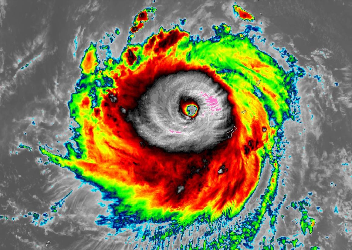 瑪娃颱風眼外核心鞏固完整。