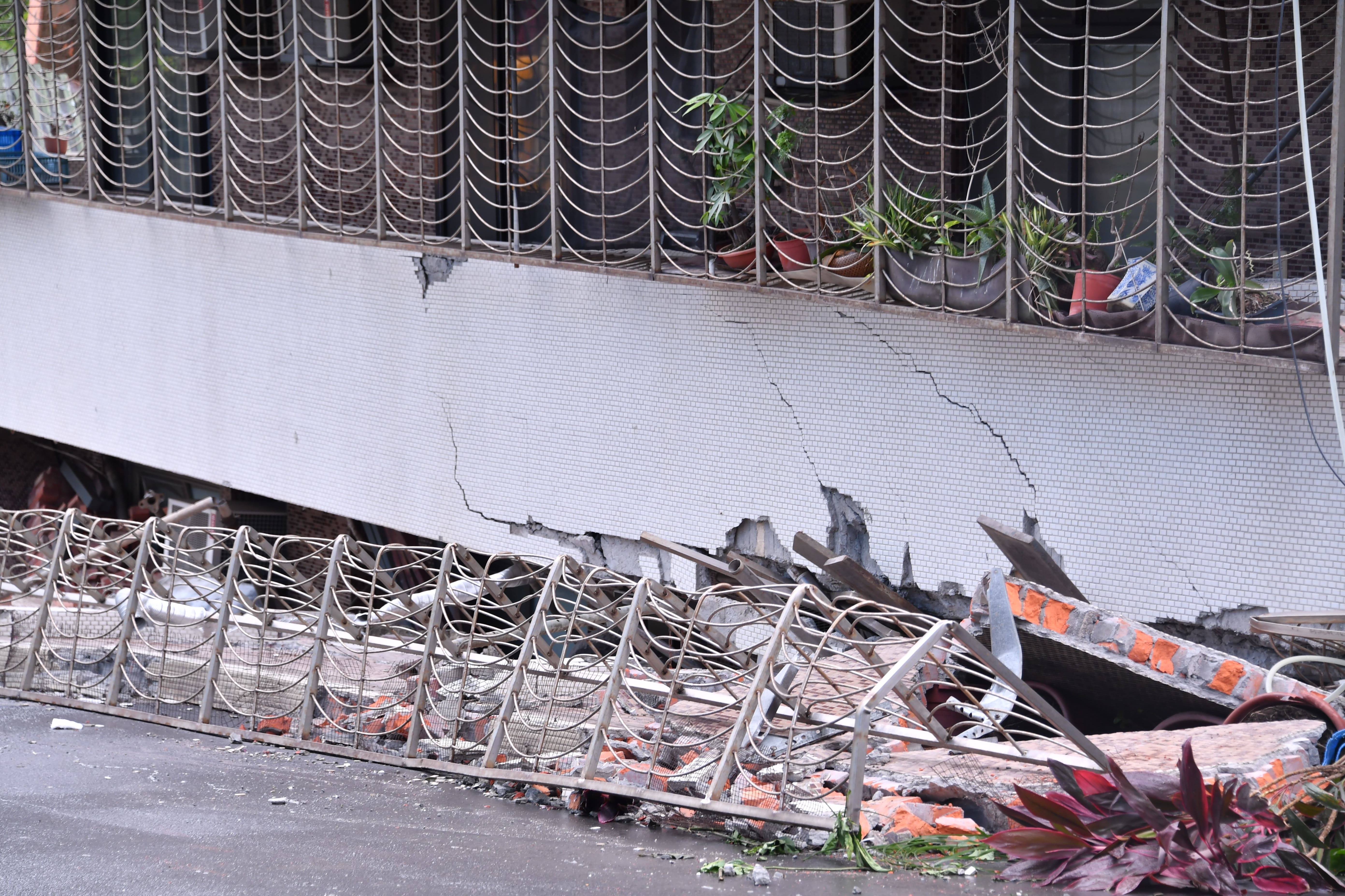 台北市中山區大直街94巷房屋嚴重傾斜、下陷。