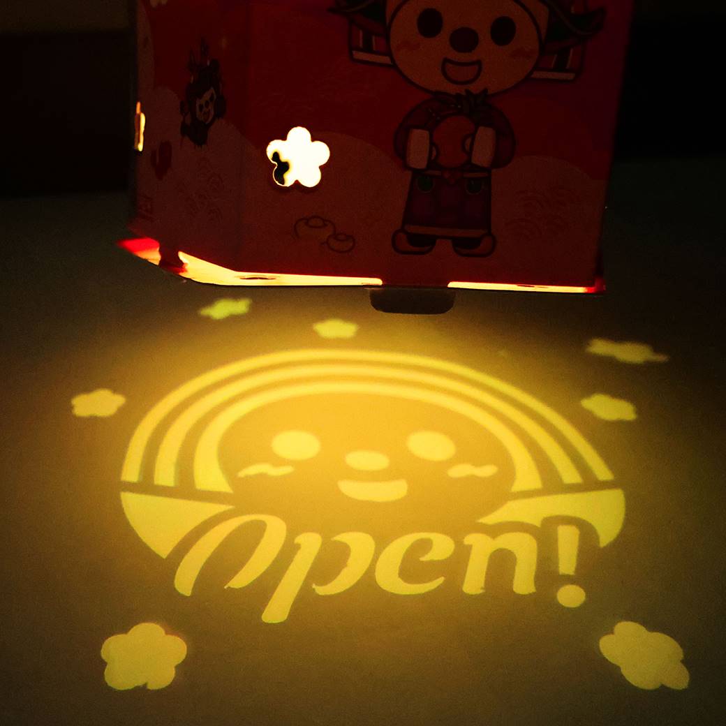 7-ELEVEN在今年元宵節於嘉南地區門市推出OPEN!五角光雕燈籠，單個售價99元。