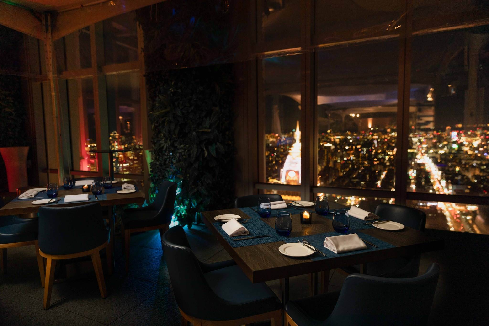 位於微風信義47樓的「SEA TO SKY」海鮮餐廳，是許多網友推薦的欣賞夜景熱點